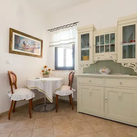 Apartments Vesna Funtana Exterior photo