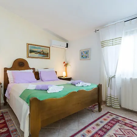 Apartments Vesna Funtana Exterior photo